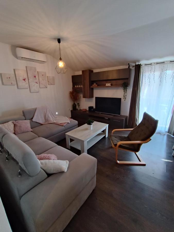 Apartman Brigita Apartment บีโอกราดนาโมรู ภายนอก รูปภาพ